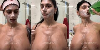 ميا خليفة بتستحمي وهي عريانة وتعرض بزبزها اللي زي القشطة