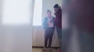 بنت علقة تتناك من صاحبها في الفصل في اجمد سكس مصري – سكس مصري – سكس مراهقات