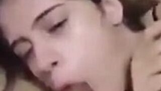 عنتيل ماسك بنت شرموطة بتتناك وتمص زبه ويضربها علي كسها المولع