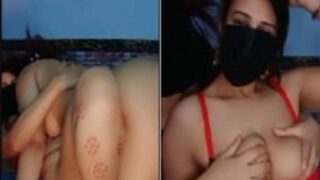عنتيلة مصرية تزنق شاب فحل جسمه جامد تتناك منه علي السرير سكس عربي