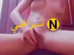 سكس عربي كسها يهيج وتنيك نفسها علي السرير سكس مترجم