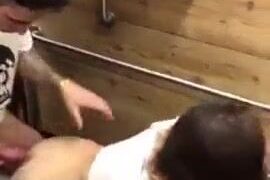 مصري ينيك بنت من مدينتي في حمام كافية – سكس مصري سكس مترجم