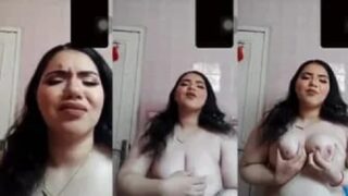 بنت ملكة جمال بتكلم صاحبها فيديو كول وتظهر بزازها الكبيرة المدورة واحلي كلام سكس جديد نودز اندر ايدج