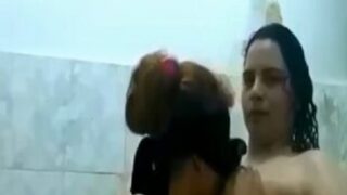 بنات لهلوبة في الحمام سحاق بينيكو بعض وبيجيبو السبعة ونص – سكس بنات مع بعض في الحمام – سكس مصري جديد