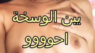 مصرية لابسة قميص شبكي وهي بتتناك وهايجة اوي وبتقول اوسخ كلام سكس يهيج الصخر
