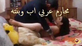 مراهقة مصرية تتناك من باباها الكبير علي سريرها – سكس محارم مصري